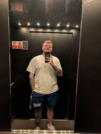 Professional Male seeks a double room Main Photo