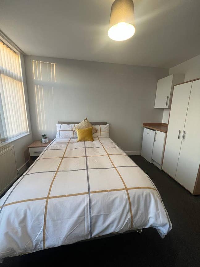 Modern Furnished Room - All Bills Included Main Photo