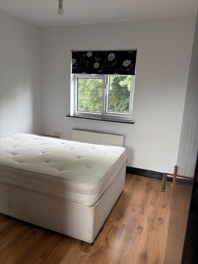 Bright and Airy 2 Bed Flat Main Photo