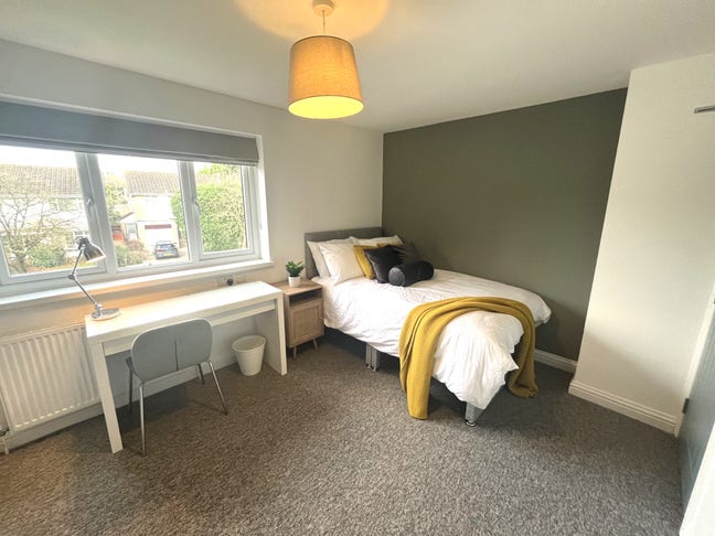 Modern Double En-suite in Frenchay Main Photo