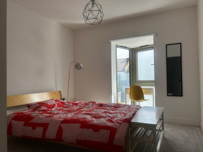 Bright King-Size Room in Quiet New-Build Home 🐶 Main Photo