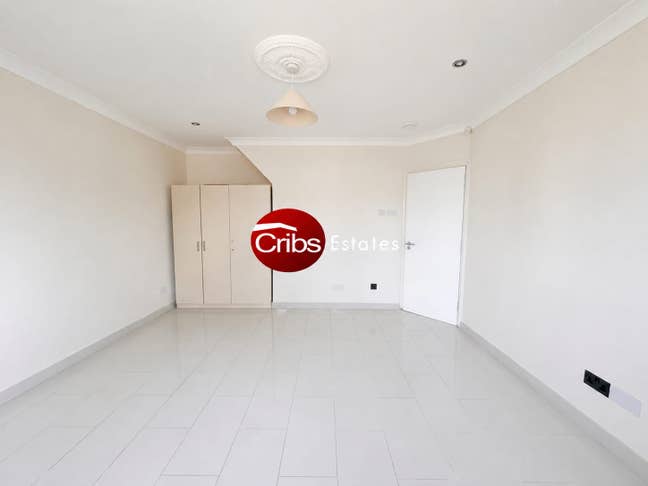 Double Room to rent in New Malden KT3 Main Photo
