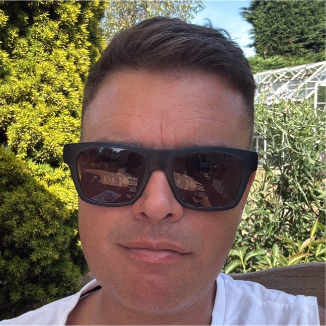 Friendly guy looking for double room Main Photo