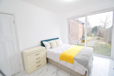 Cosy Room in Clean, Quiet Home! Main Photo