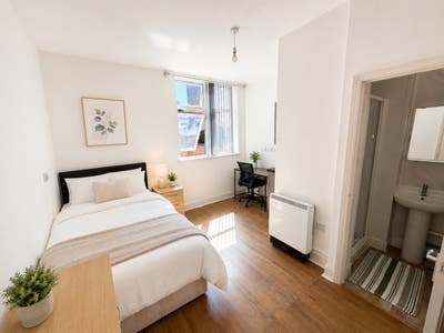 💥 Huge En-Suite Room - Close to City Centre 💥 Main Photo