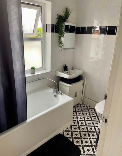  Double Room in Friendly All-Female House Watford  Main Photo