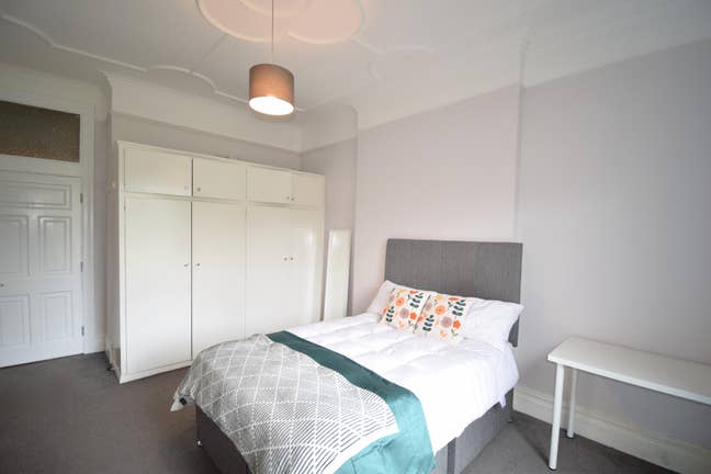 Modern House Share – Great Location & Amenities! Main Photo
