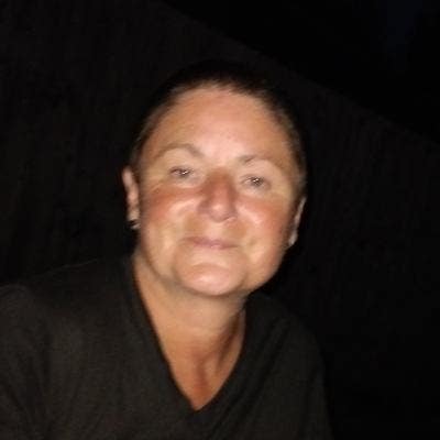 52 year old Female seeks a single or double room Main Photo