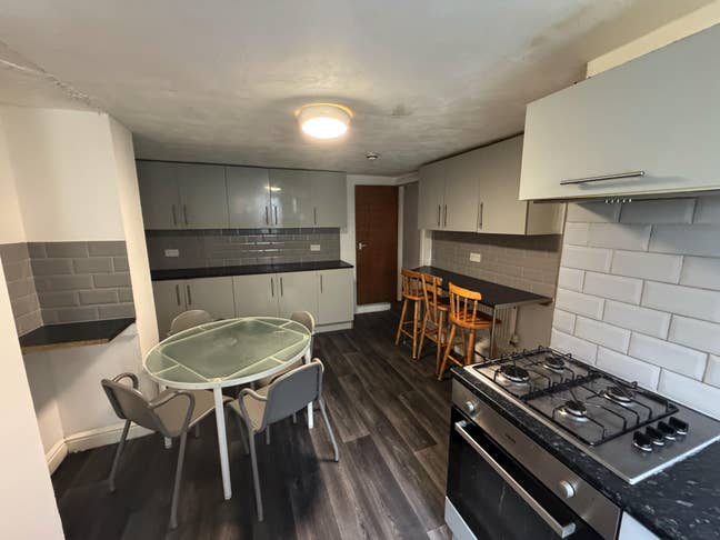 Spacious Rooms Close to Uni / City Centre  Main Photo