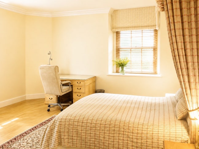 Large furnished room near Imperial College London Main Photo