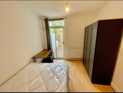 🏡 Stylish Room with Private Patio – East London Main Photo