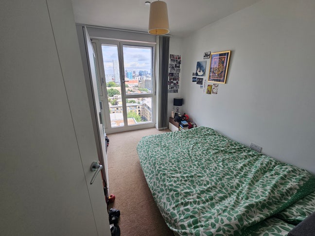 Room in highrise flat - Bow Main Photo