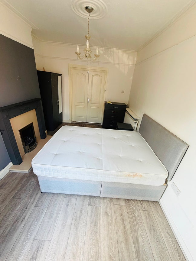 Spacious double room in L21 Litherland Main Photo