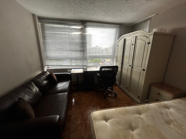 Spacious and bright double room  Main Photo