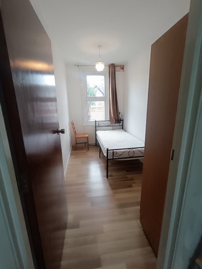 One single bedroom available Main Photo