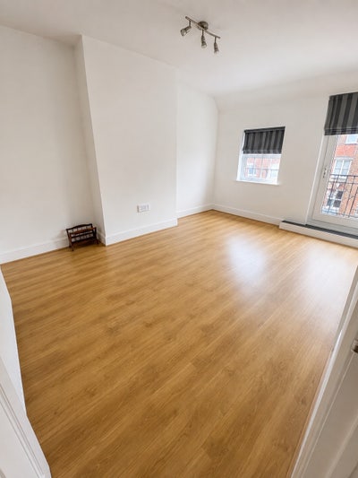 Huge 2 Bed Flat by Northwood Station HA6  Main Photo