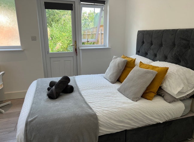 Modern En-suite NW10 (2 mins walk to station) Main Photo