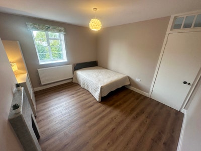 🏡 ROOM in modern 3 bed + balcony - NOW Main Photo