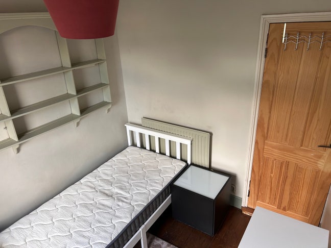 Large master/double room,  bills included  Main Photo
