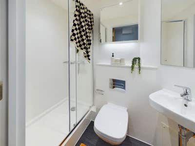 Crown Place - Standard Studio Main Photo