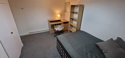 4 Bed Flat in Roehampton - Available Now Main Photo
