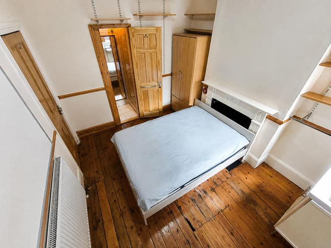 Double Room Private Shower in Manor House- Zone 2 Main Photo