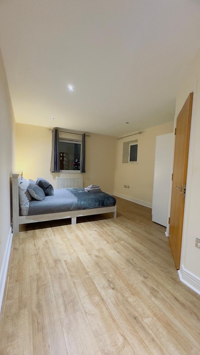 22 year old Male seeks a double room Main Photo