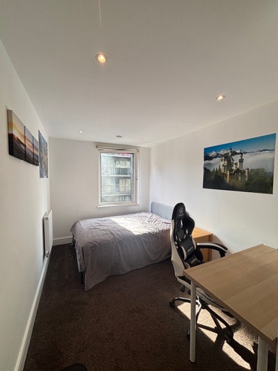 Double Room in Canary Wharf/ Bills included  Main Photo