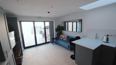 Stunning Newly Renovated Modern House in Croydon! Main Photo
