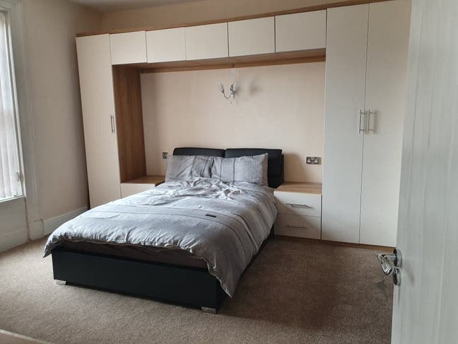 * Large Double Bedroom * Main Photo