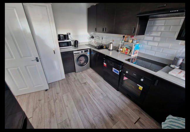 Oval - 3 Rooms available  Main Photo