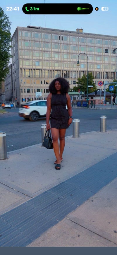 Professional Female seeks a double room Main Photo