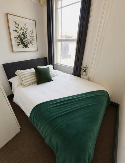 Double Ensuite bedroom - centre of town Main Photo