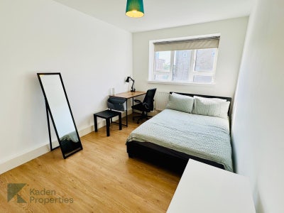 10 Mins Walk to Ucl, 2 Bedroom Living Room Main Photo