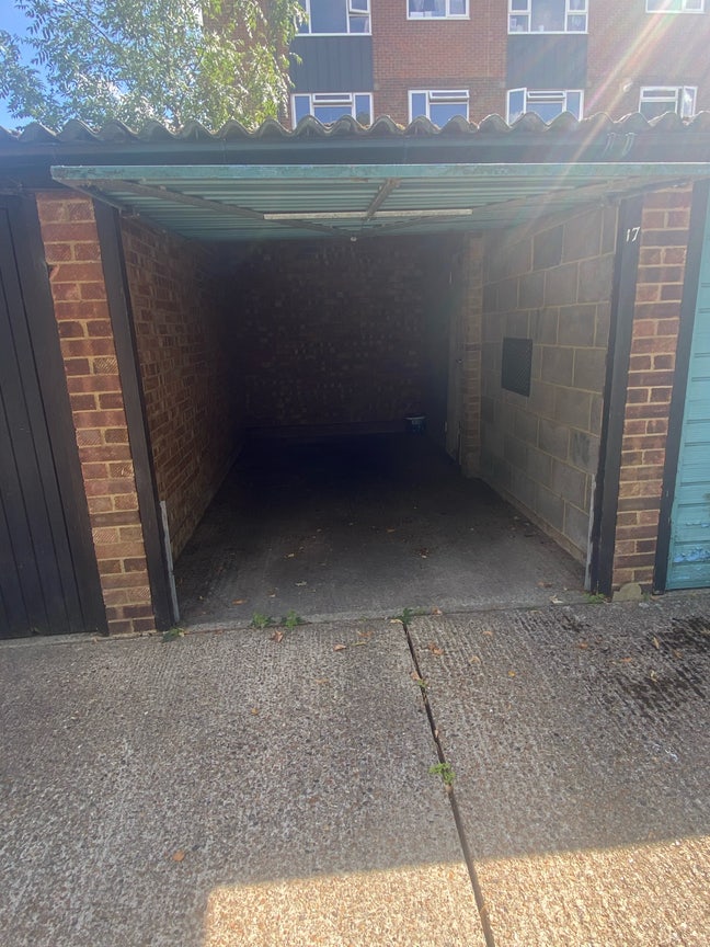 Garage to Rent— &pound; 100 Weekly — Locked & Dry Main Photo