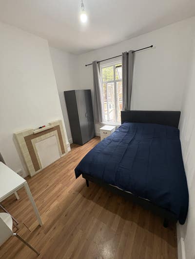 Bright & Spacious Master Bedroom Main Photo