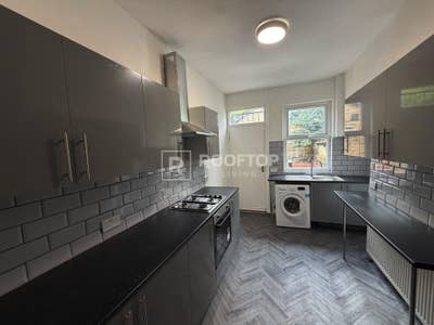 Large Refurbished Headingley House Share  Main Photo