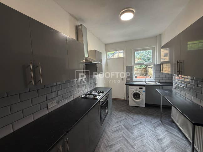 Large Refurbished Headingley House Share  Main Photo