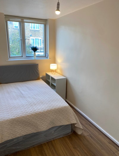  Room in a 6-Bed Home + Garden | bermondsey  Main Photo