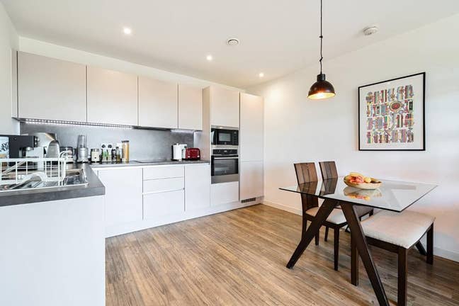 Stunning 2 Bed, 2 Bath Flat in SE8 Main Photo