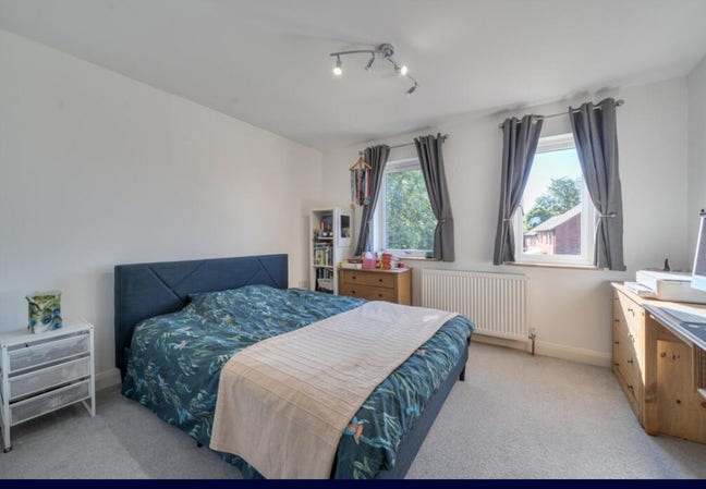 Double room available, 5mins from station Main Photo