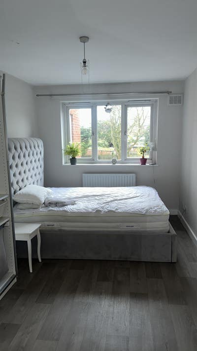 10 minute walk from Morden underground station  Main Photo