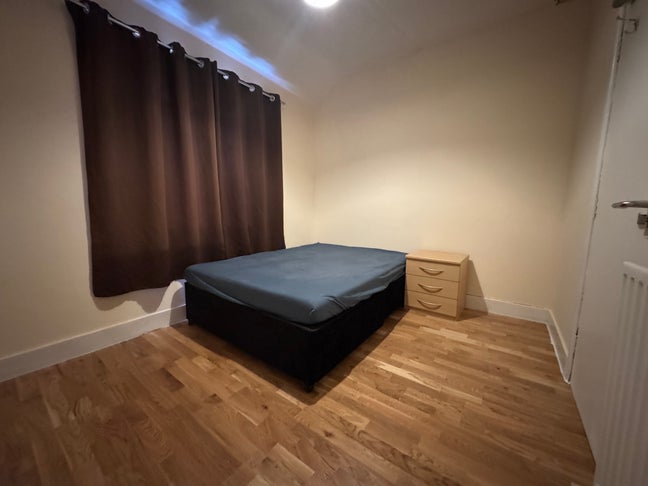 Room in Shared Flat Near Farnham Station Main Photo