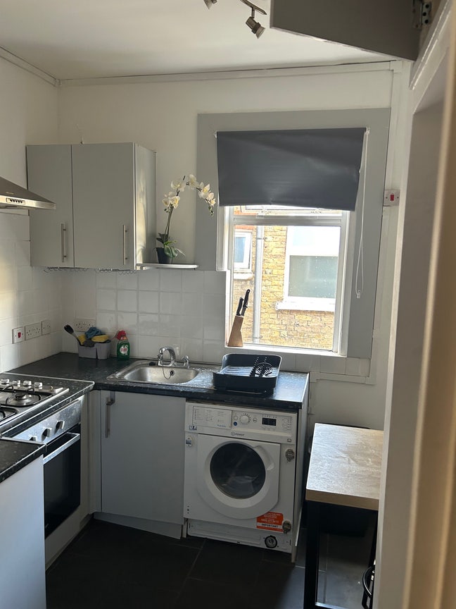 Furnished Double Room – Leyton E10 – Bills Inc Main Photo