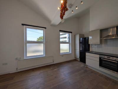 Kilburn – 2 Bedrooms Flat Main Photo