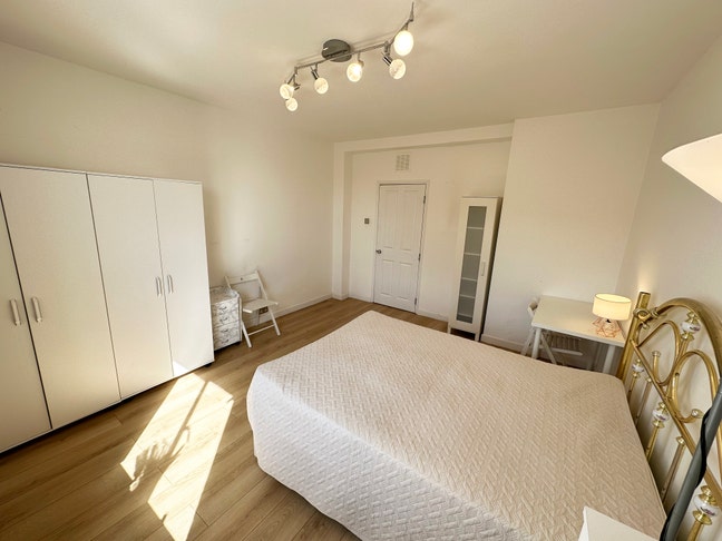 🏠 2 Rooms in 4-Bed Flat – Wandsworth/ september  Main Photo
