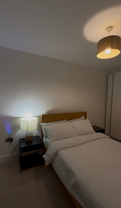 Large Room in Soho Wharf 6 mins to city center  Main Photo