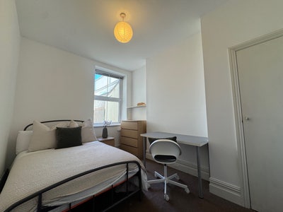Spacious Young Professional House | Bills Inc  Main Photo