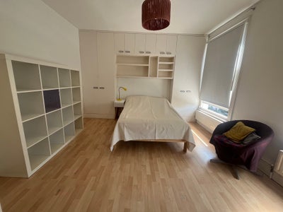 Cozy double room right by Finsbury Park station Main Photo