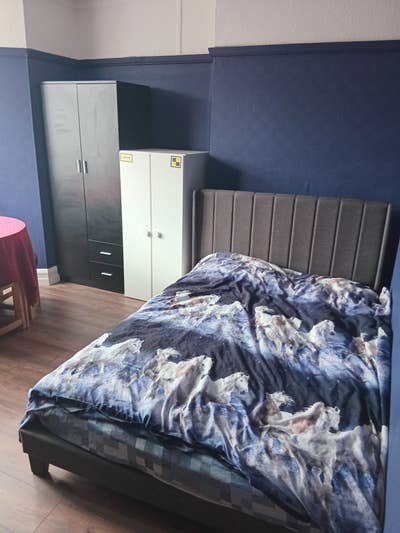 1 Studio room is available for rent in - N9 9BB Main Photo